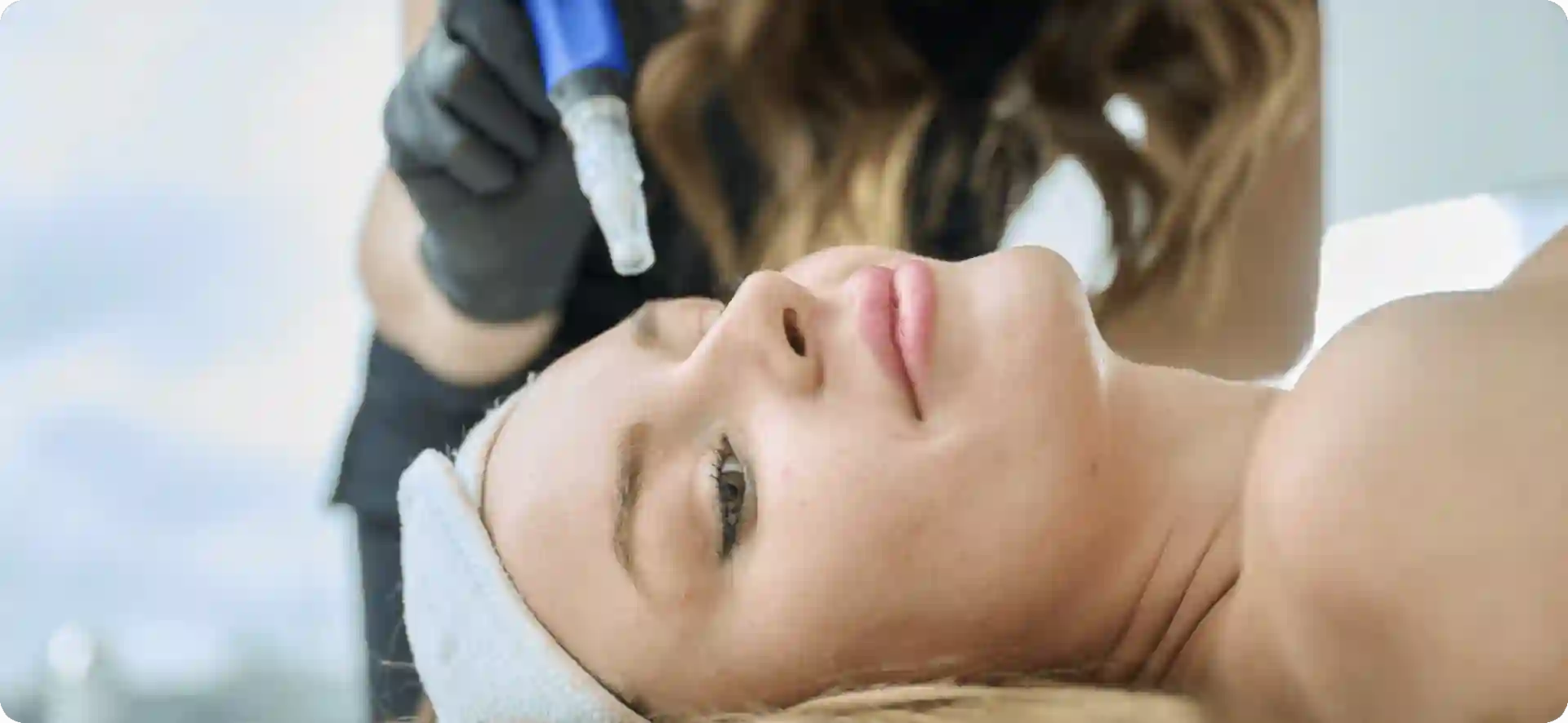 How Do Microneedles Trigger New Collagen and Elastin in Loose Skin Portsmouth?